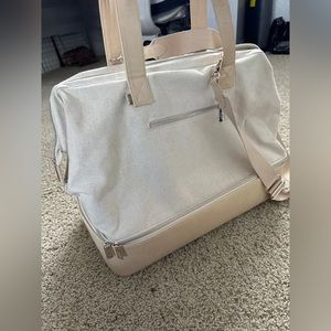 LIKE NEW BEIS WEEKENDER BAG